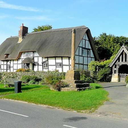 Stunning 5-Bed Cabin in Ashton Under Hill Evesham Exterior foto