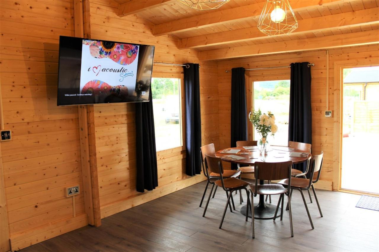 Stunning 5-Bed Cabin in Ashton Under Hill Evesham Exterior foto