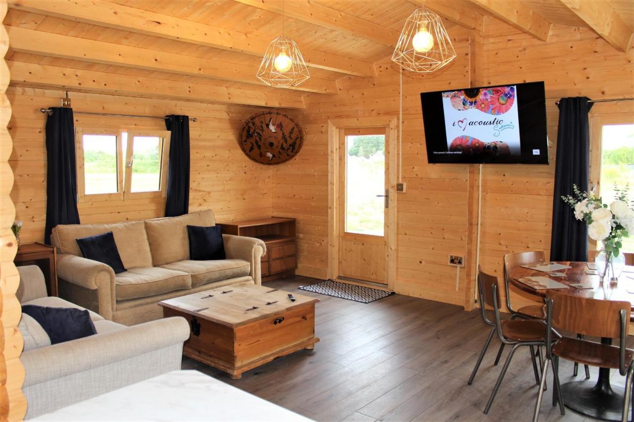 Stunning 5-Bed Cabin in Ashton Under Hill Evesham Exterior foto