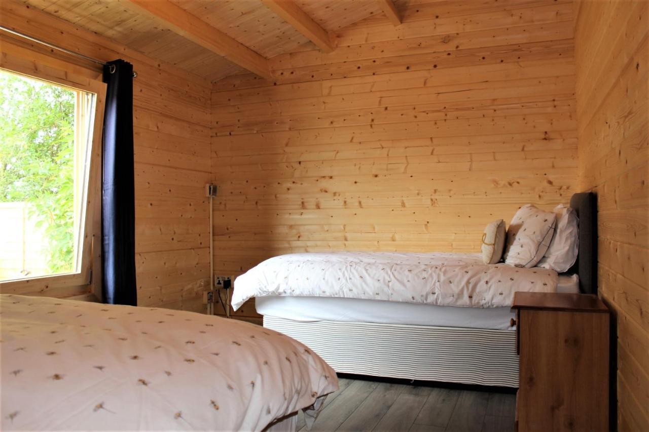 Stunning 5-Bed Cabin in Ashton Under Hill Evesham Exterior foto