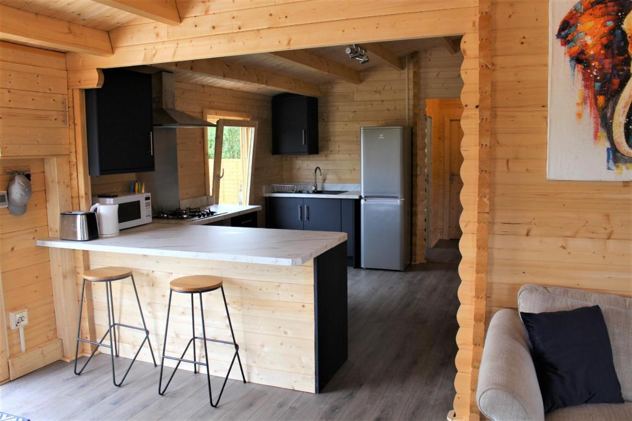 Stunning 5-Bed Cabin in Ashton Under Hill Evesham Exterior foto